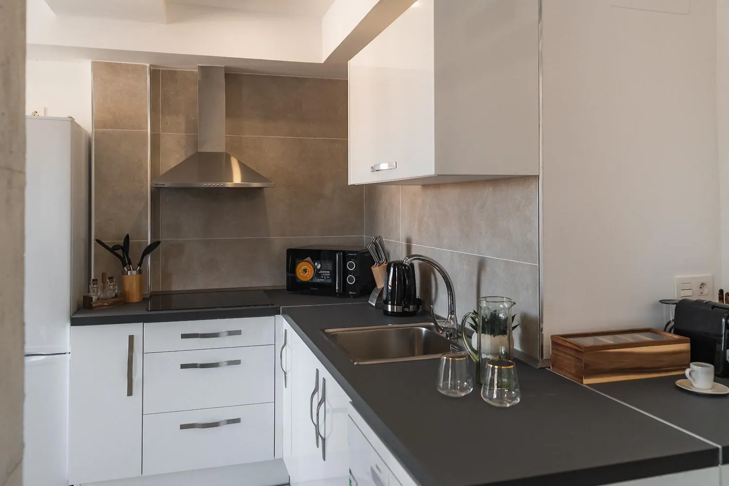 Mano De Hierro Apartment - Free Parking Granada Spain